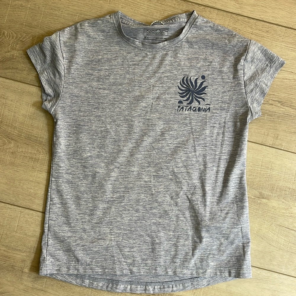 Patagonia kids capilene t shirt. Size Medium
